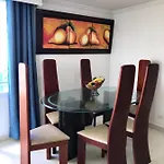 Apartamento totalmente equipado a media cuadra de la playa del Laguito