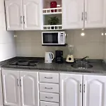 Apartamento totalmente equipado a media cuadra de la playa del Laguito