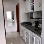 Apartamento totalmente equipado a media cuadra de la playa del Laguito
