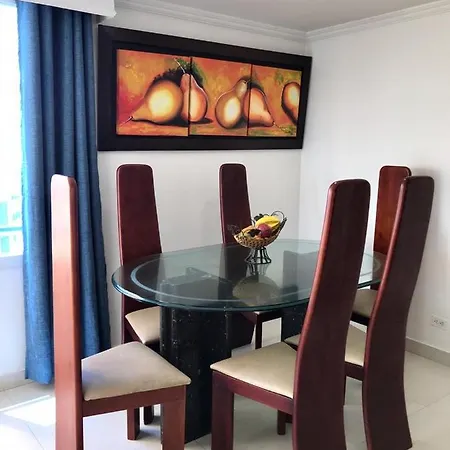 Apartamento Totalmente Equipado A Media Cuadra De La Playa Del Laguito Apartamento *