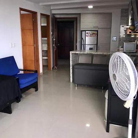 Apartamento Totalmente Equipado A Media Cuadra De La Playa Del Laguito *