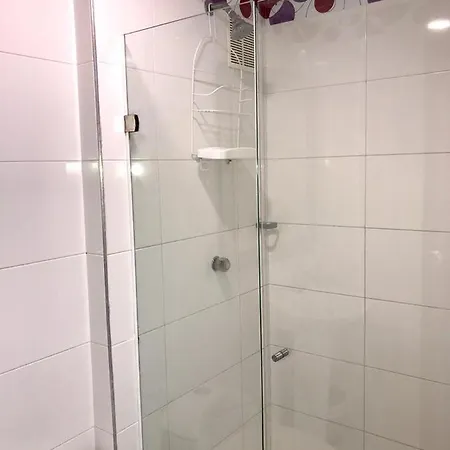 Apartamento Totalmente Equipado A Media Cuadra De La Playa Del Laguito Apartamento *