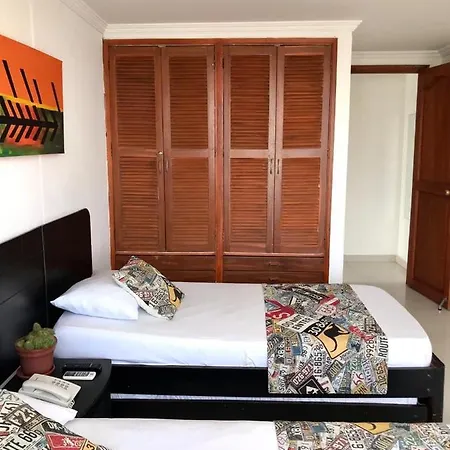 Apartamento Totalmente Equipado A Media Cuadra De La Playa Del Laguito