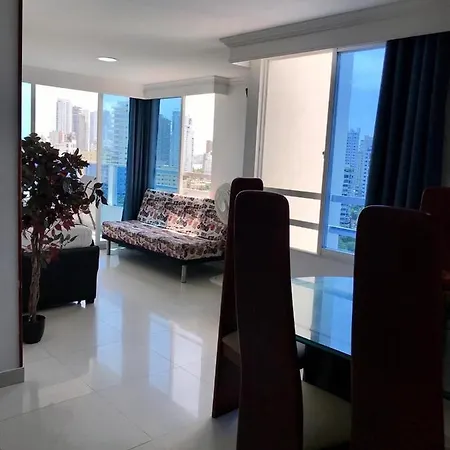 Apartamento Totalmente Equipado A Media Cuadra De La Playa Del Laguito Apartamento *