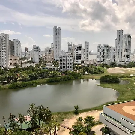 Apartamento Totalmente Equipado A Media Cuadra De La Playa Del Laguito *
