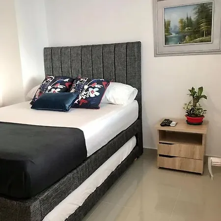 Apartamento Totalmente Equipado A Media Cuadra De La Playa Del Laguito * Cartagena